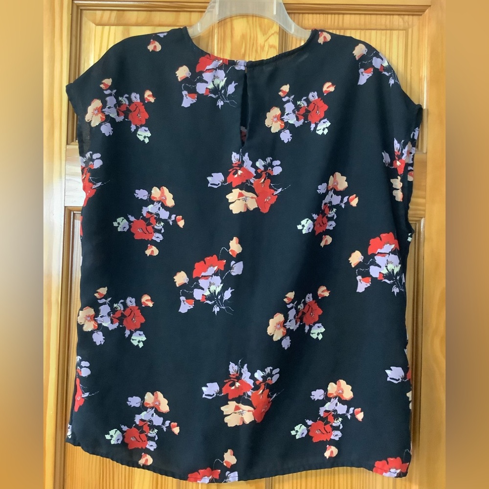 Floral top - Picture 2 of 2